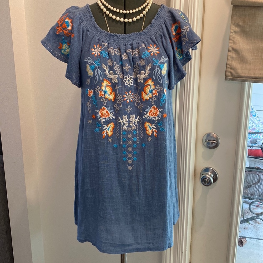 Women’s small Embroidered UMGEE dress lightweight